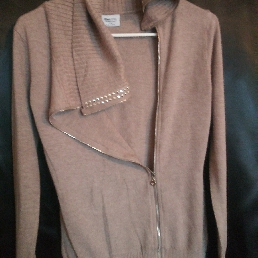 Sweater - Picture 3 of 3
